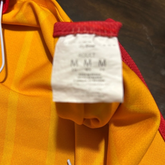 Kansas City Chiefs T-shirt Yellow Short Sleeve V-Neck Size M - Picture 3 of 6